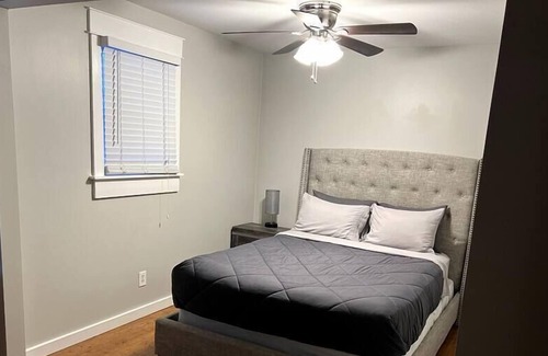 Columbus Park House | Lower Townhome Near River-Market 2BR