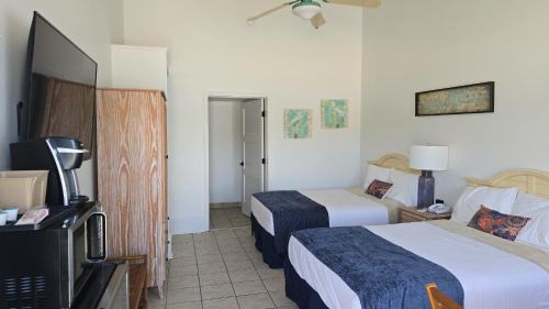 Sherwood Hotel | Lowes Wharf Marina Inn