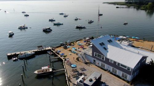 Sherwood Hotel | Lowes Wharf Marina Inn