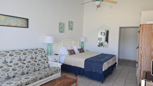 Sherwood Hotel | Lowes Wharf Marina Inn