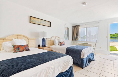 Sherwood Hotel | Lowes Wharf Marina Inn