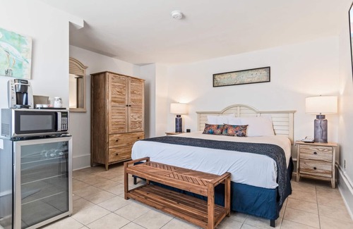 Sherwood Hotel | Lowes Wharf Marina Inn