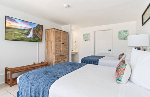 Sherwood Hotel | Lowes Wharf Marina Inn
