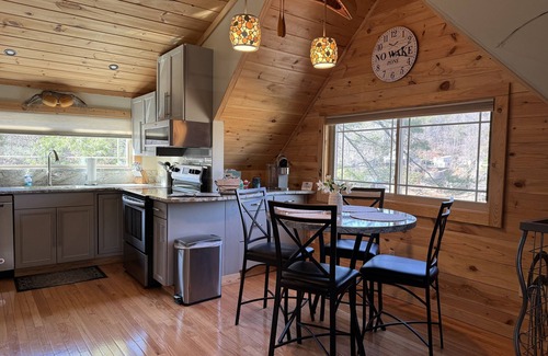Lake Lure House | LOWEST RATES EVER, PLUS AN ADDITIONAL 10% OFF FOR THE REMAINDER OF 2025 @ "A'HH LURE"