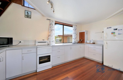 Woodgate House | Lowset A-Frame Cottage