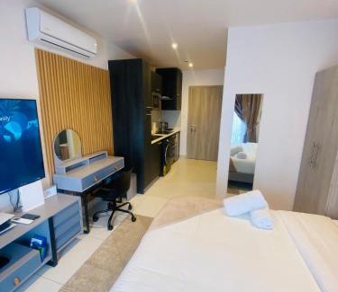 Osu Klottey Apartment | Loxwood luxury studio