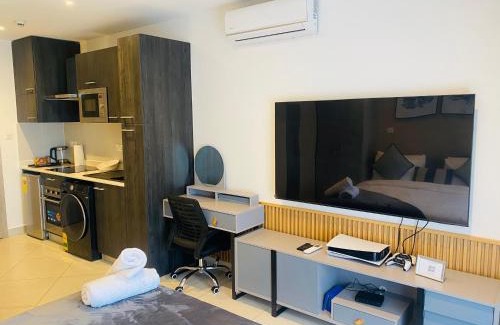 Osu Klottey Apartment | Loxwood luxury studio