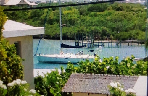 Man O War Cay Cottage | Loyalist cottage, cathedral ceilings, generator, air con, use of dock 23' max