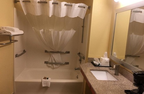 Hawkinsville Hotel | Loyalty Inn Hawkinsville