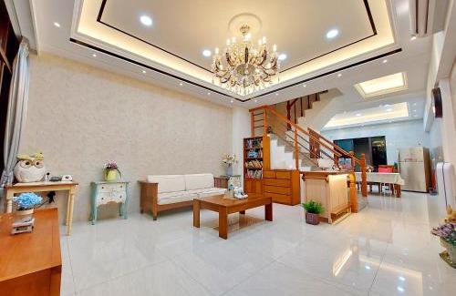 Donggang House | Loyo Royalty