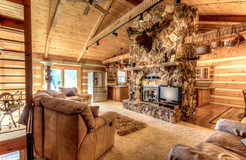Roach House | LOZ Family Fun Lakefront Vacation Log Home #8 , 6500sf, 5bd, loft, 4 bath