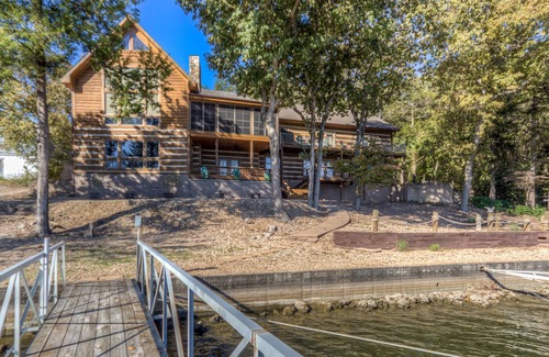 Roach House | LOZ Family Fun Lakefront Vacation Log Home #8 , 6500sf, 5bd, loft, 4 bath