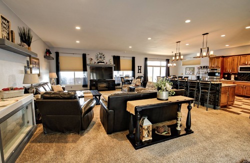 Roach House | LOZ Family Fun Lakefront Vacation Home #9, 7bdr, 4 baths, sleeps 27
