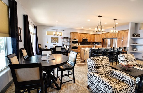 Roach House | LOZ Family Fun Lakefront Vacation Home #9, 7bdr, 4 baths, sleeps 27