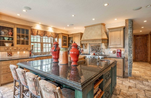 Indian Trails House | LPJH | Shoshone Lodge | Timeless Wyoming charm and Modern Comforts
