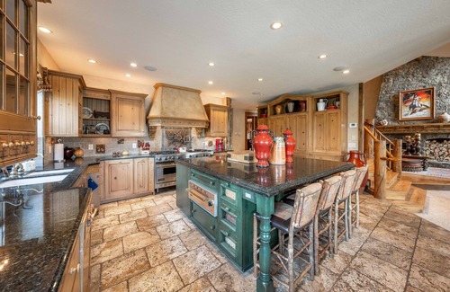 Indian Trails House | LPJH | Shoshone Lodge | Timeless Wyoming charm and Modern Comforts