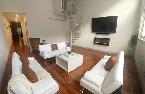 Midtown Apartment | LRG 3 BD Dtown Loft Tailored to Events Sleeps 15