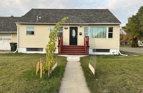 Billings House | Lrg family hm 5min drive to two hospitals, cancer center,colleges & METRA Arena