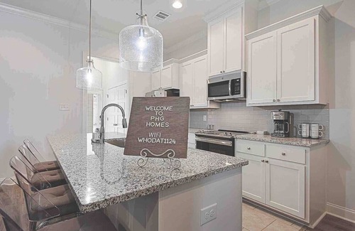 Highlands - Perkins House | LSU 2 BR | Pet Friendly|Pool| Fitness| Sleep 4