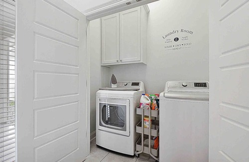Highlands - Perkins House | LSU 2 BR | Pet Friendly|Pool| Fitness| Sleep 4