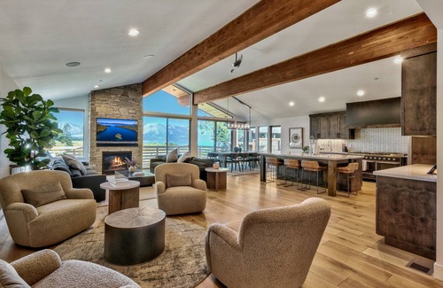 Al Tahoe Hotel | LT Luxury Lake Tahoe View Villa