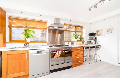 Forest Gate House | LT The Gate House 3 Bed-House-Bathroom-Garden