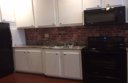 New Iberia Apartment | LU-ZAN SUITES, SUITE B