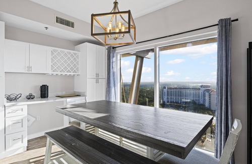 Four Mile Village Condo | Luau *19th Floor* 3 Bedroom Condo w/Golf Cart at Sandestin Golf & Beach Resort!
