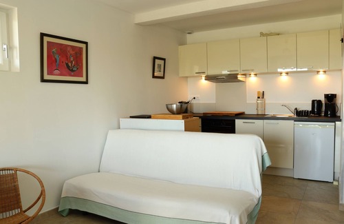 Saint-Michel-l'Observatoire Apartment | Luberon: independent suite of 37 m2 in contemporary house with private pool