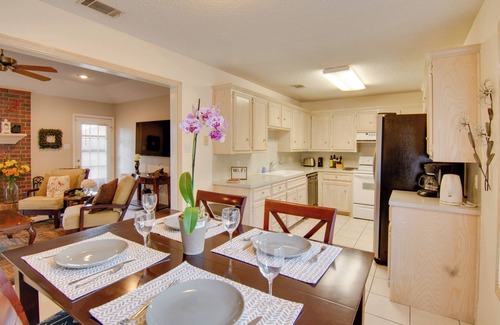 Lubbock House | Lubbock Home w/Deck & Yard - 8 Miles to TTU!