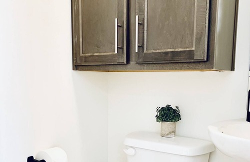 North Overton Apartment | Lubbock Luxury Loft/2min-TTU/5min-Hospitals/Walkable to Restaurants and Shopping