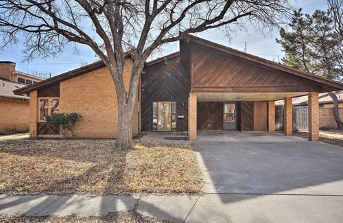 Heart of Lubbock House | Lubbock Townhome w/Grill Near TTU & Downtown!