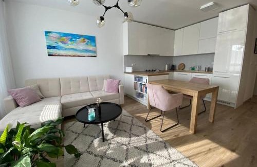 Dubravka Apartment | LUCAO Apartment, 1-4 guests, Free Parking & Wifi, 10 min from Downtown