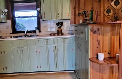 Lucas House | Lucas Mansfield Area Cozy Brick & Wood On 6 Acres