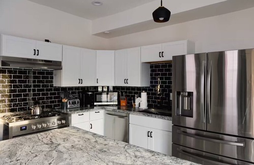 Indianapolis House | Lucas Oil Stadium Sanctuary! Hot Tubs! Games!