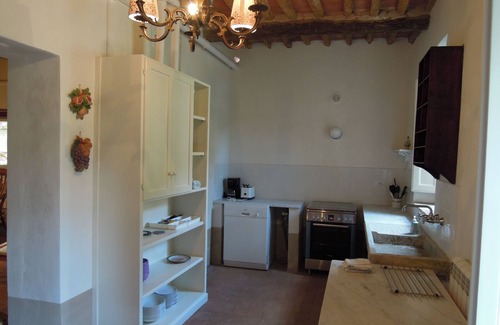 Lucca Apartment | LuccaLarge and cozy apartment in a farmhouse with swimming pool 6 km from Lucca