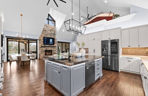 Mayhew House | Lucent Sunset Retreat w/Heated Pool & Game Room