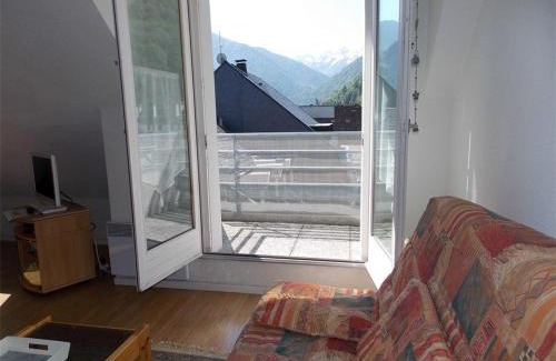 Bagneres-de-Luchon Apartment | Luchon - Duplex 6 pers, Balcon Sud, Parking, Animaux admis - FR-1-313-161