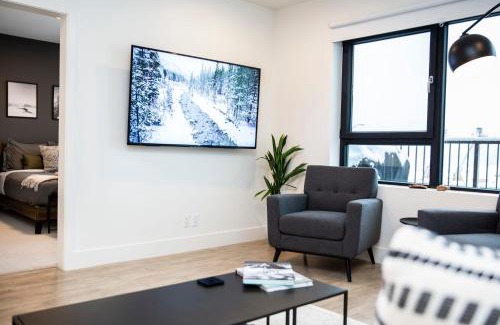 Revelstoke House | Lucid Lemming - Three Bedroom Near RMR