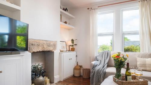 Rodborough House | Lucknow Cottage