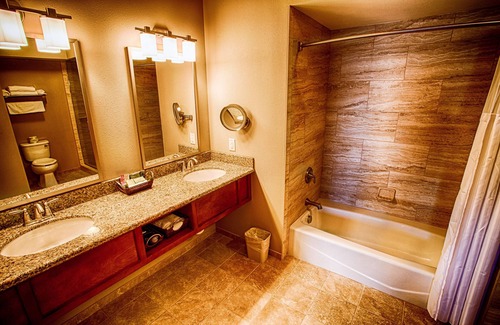 Smith River Hotel | Lucky 7 Casino & Hotel – Howonquet Lodge