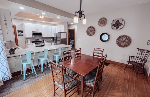 Pontiac House | Lucky 7s Bungalow with hot tub