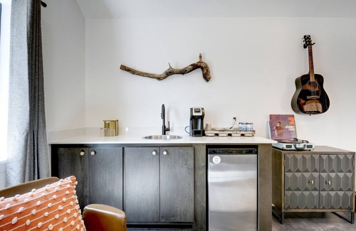 Dripping Springs Cabin | Lucky Arrow Retreat: Breezeway Cabin