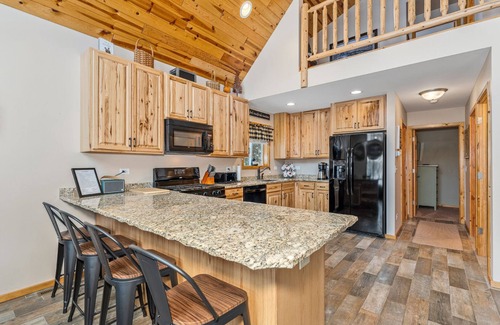 Lake Tomahawk House | Lucky Bass Retreat | Lake Access, Game Room, Bikes, Big Yard, Firepit, AC