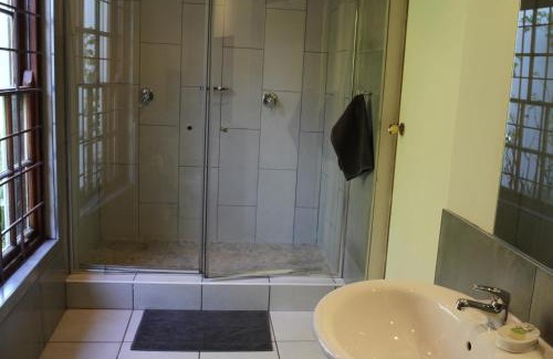 Greater Johannesburg Metropolitan Area House | Lucky Bean Guesthouse