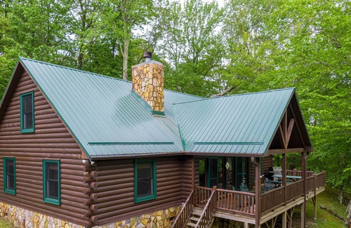 Banner Elk Cabin | Lucky Bear Cabin - Views! Plus firepit, new furnishings, and a hot tub!