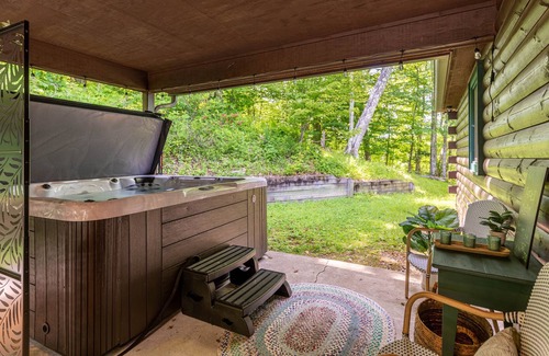 Banner Elk Cabin | Lucky Bear Cabin - Views! Plus firepit, new furnishings, and a hot tub!