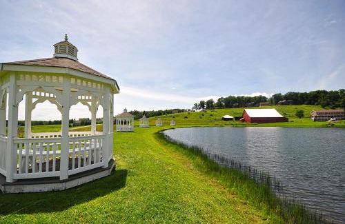 Waterfront Greens House | Lucky Bear Lakeside