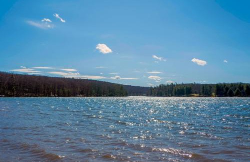 Waterfront Greens House | Lucky Bear Lakeside