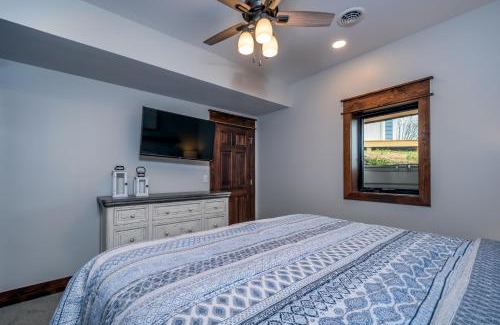 Waterfront Greens House | Lucky Bear Lakeside